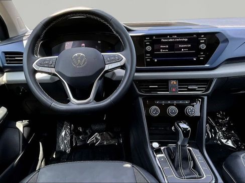 Used 2023 Volkswagen Taos SE FWD image 8