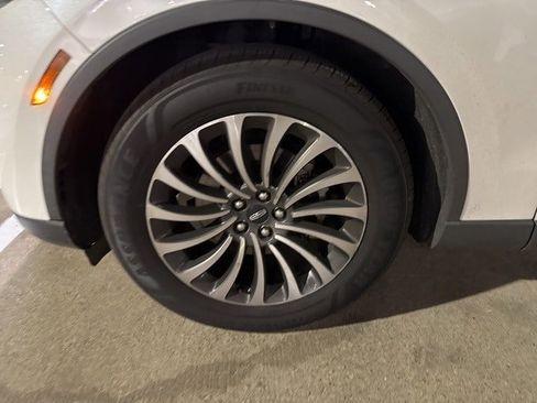 Used 2021 Lincoln Aviator Reserve w/ Elements Package Plus image 3