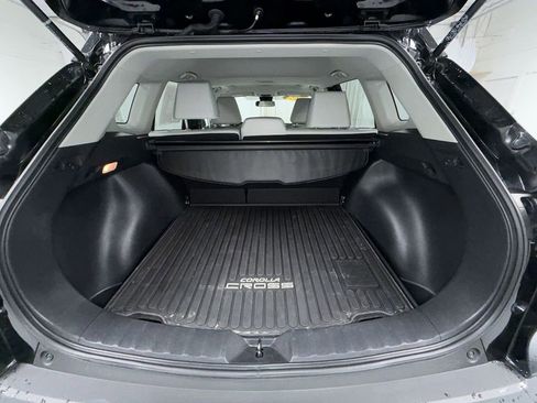 Certified 2022 Toyota Corolla Cross LE image 10