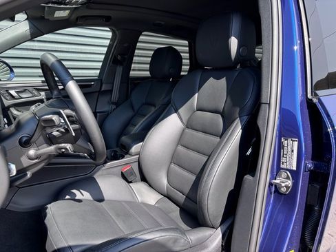 Certified 2026 Porsche Macan image 5