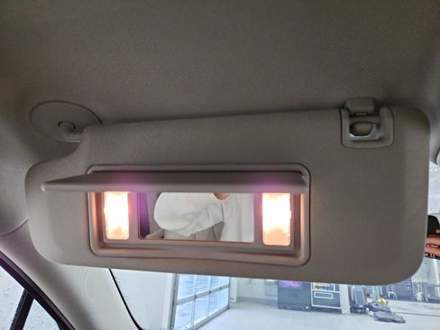 Used 2019 Buick Envision Essence image 27