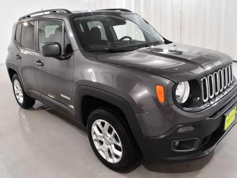 Used 2017 Jeep Renegade Latitude AWD/4WD image 5