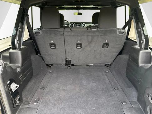 Used 2021 Jeep Wrangler Unlimited Sahara AWD/4WD image 9