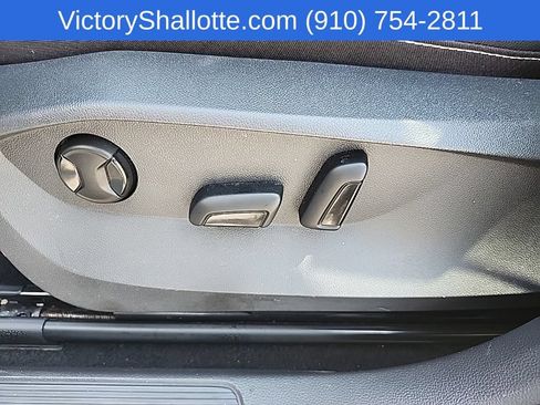 Used 2023 Volkswagen Taos SE FWD image 18