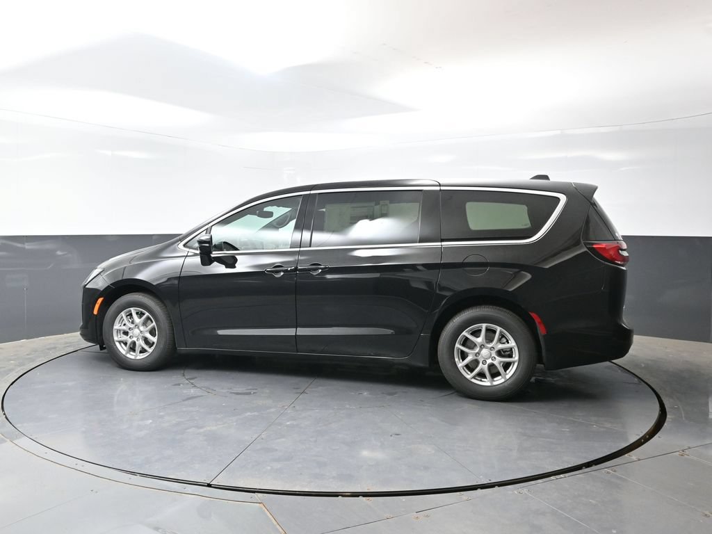 New 2027 Chrysler Pacifica Select w/ Family Tech Group FWD image 6