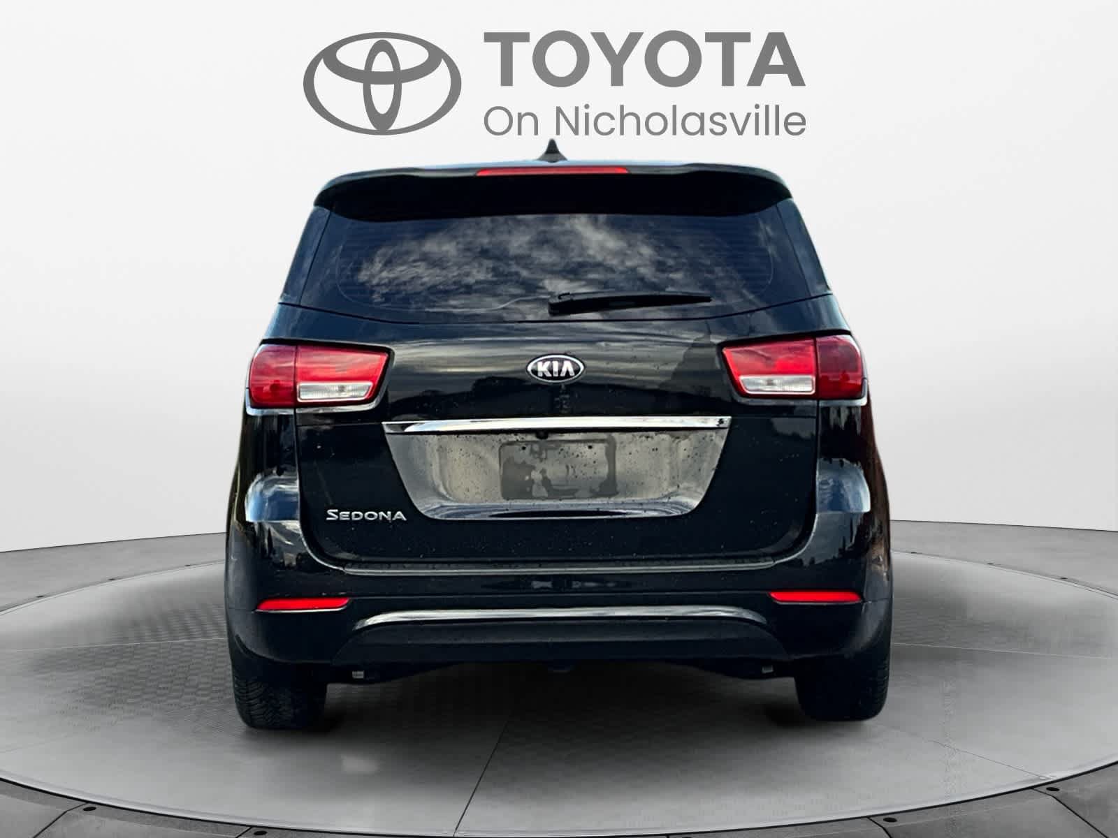 Used 2017 Kia Sedona L FWD image 4