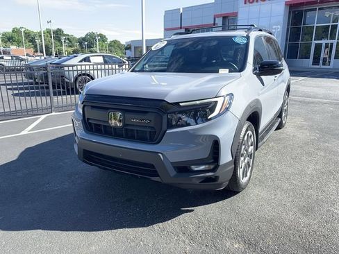 Used 2025 Honda Passport Black Edition image 4