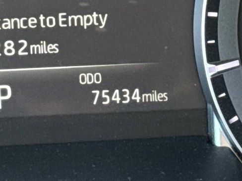 Used 2022 Toyota Highlander XLE image 29