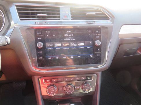 Used 2019 Volkswagen Tiguan SE w/ Panoramic Sunroof Package AWD/4WD image 17