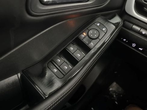 Used 2025 Nissan Rogue SV AWD/4WD image 16