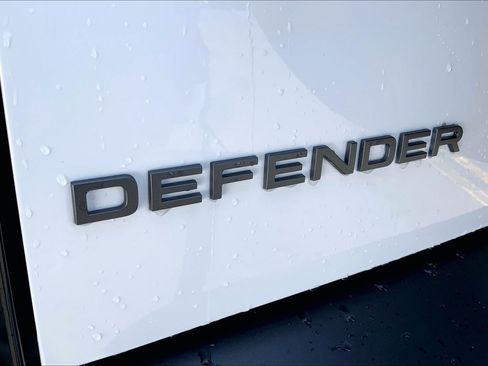 New 2026 Land Rover Defender 110 X-Dynamic SE image 15