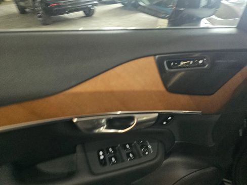 Certified 2024 Volvo XC90 B6 Plus w/ Protection Package Premier AWD/4WD image 18