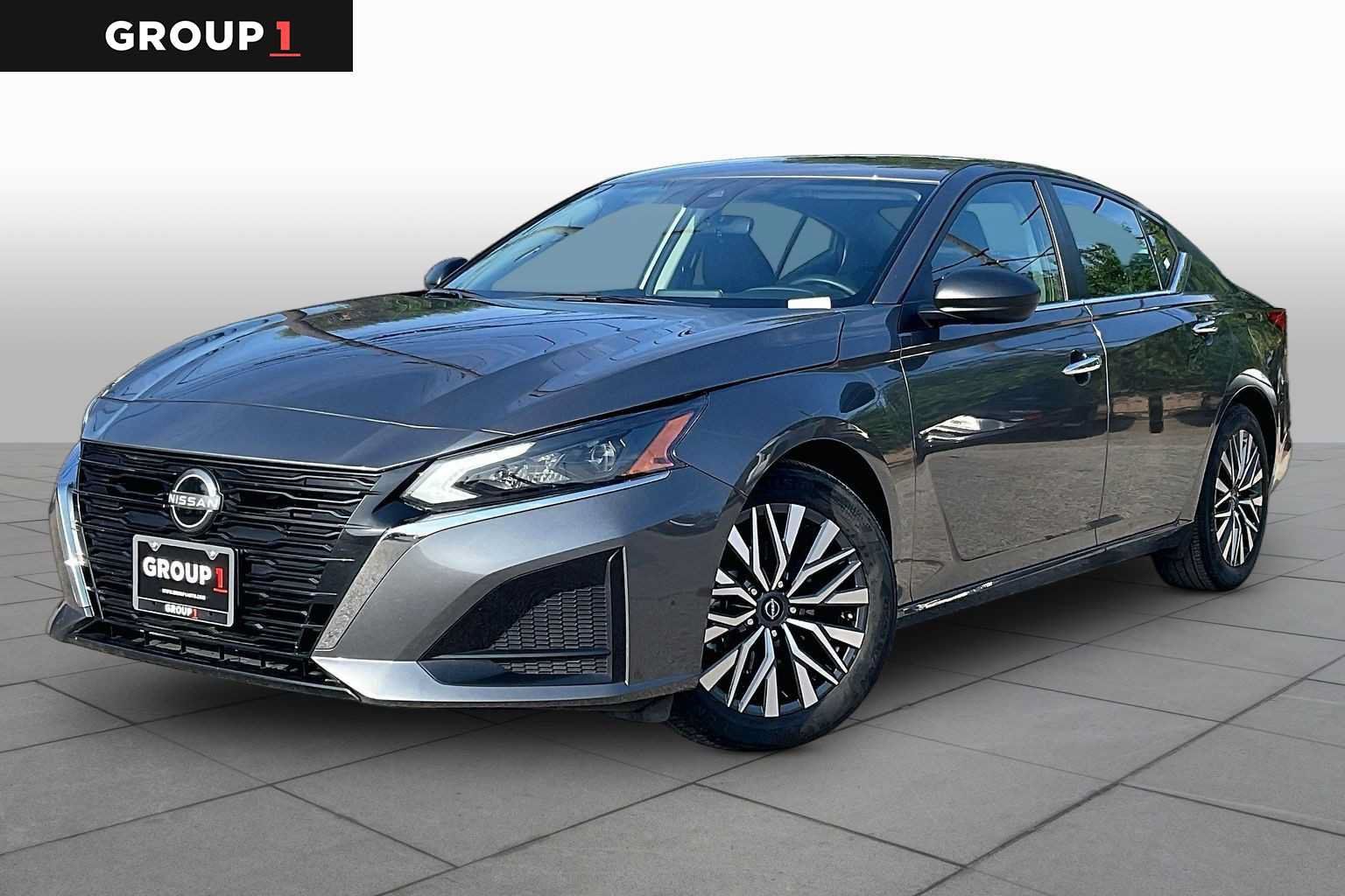 Used 2025 Nissan Altima 2.5 SV FWD image 1