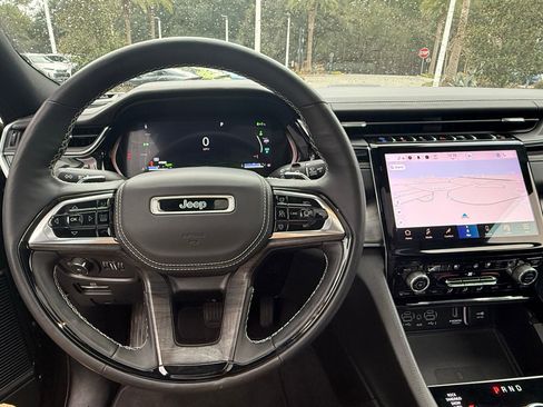 Used 2022 Jeep Grand Cherokee Overland w/ Advanced Protech Group III image 46