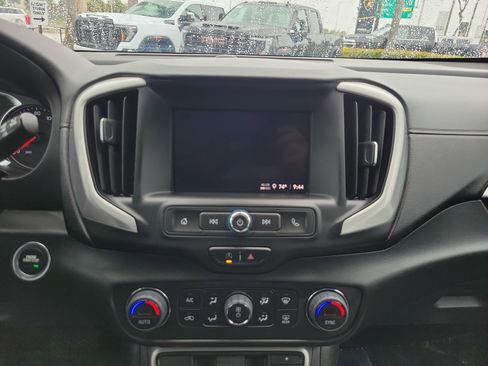 Used 2023 GMC Terrain SLE w/ Driver Convenience Package FWD image 19
