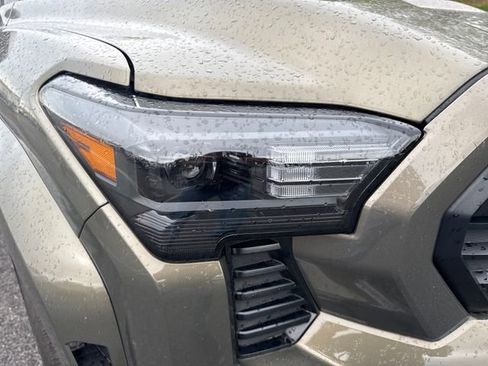 Certified 2024 Toyota Tacoma TRD Off-Road AWD/4WD image 12