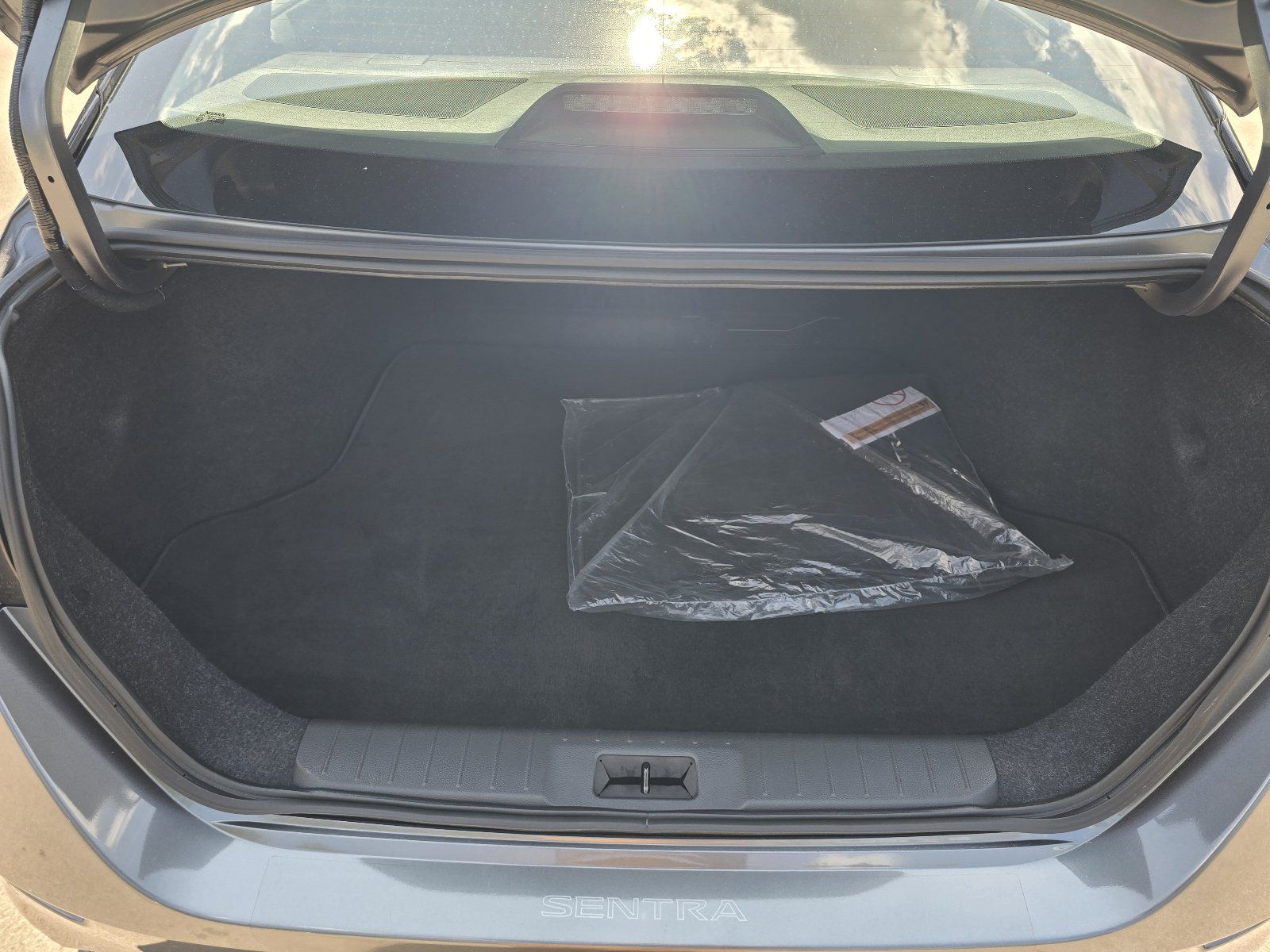 Used 2021 Nissan Sentra SR w/ SR Premium Package FWD image 26