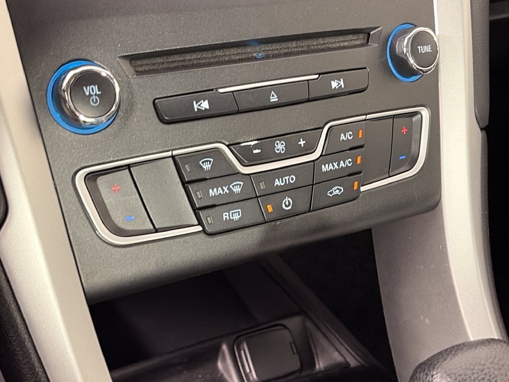 Used 2016 Ford Fusion SE FWD image 21