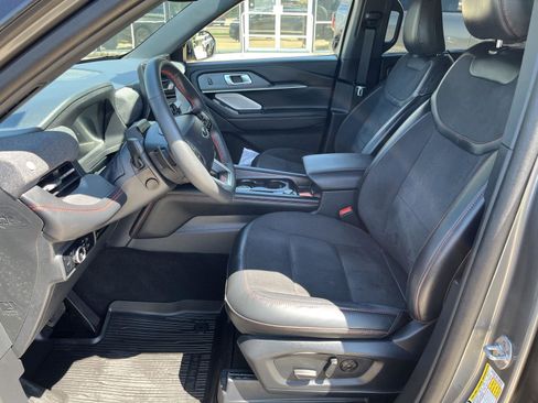 Used 2025 Ford Explorer ST image 19