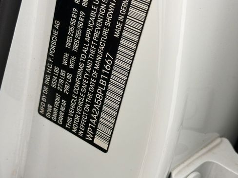 Certified 2023 Porsche Macan AWD/4WD image 25