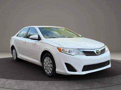 Used 2014 Toyota Camry FWD image 3
