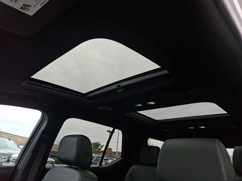 Used 2023 Chevrolet Traverse LT w/ LT Premium Package image 15