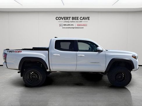 Used 2021 Toyota Tacoma TRD Off-Road w/ Technology Package image 11