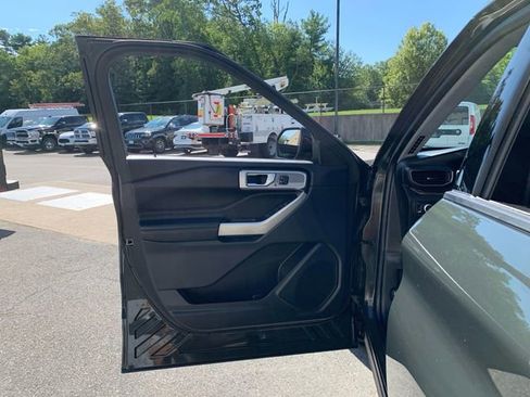 Used 2022 Ford Explorer Limited w/ Equipment Group 301A image 17