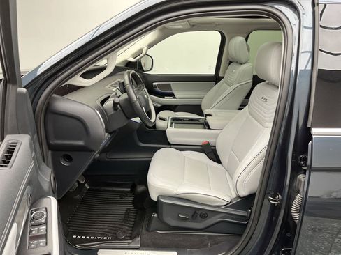 Used 2025 Ford Expedition Platinum w/ Platinum Ultimate Package AWD/4WD image 11
