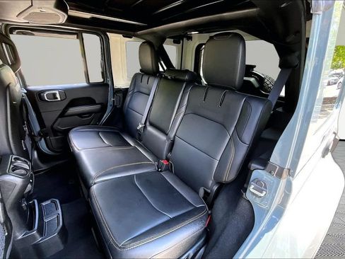 Used 2024 Jeep Wrangler Unlimited Sahara w/ Technology Group AWD/4WD image 16