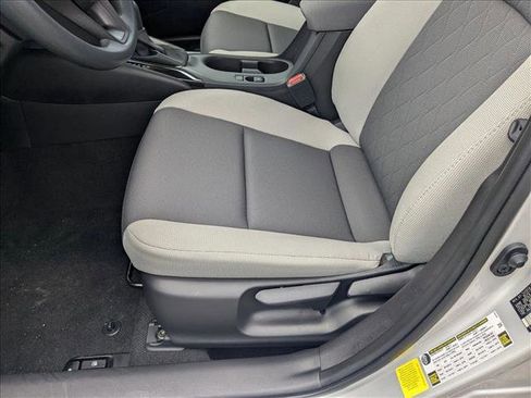 Used 2025 Toyota Corolla LE FWD image 4