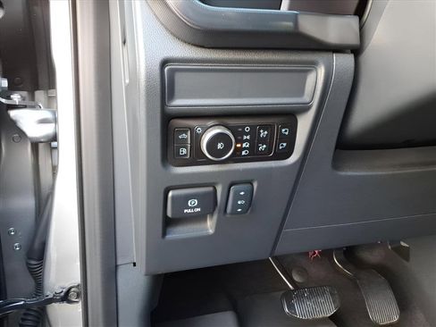 Used 2025 Ford F150 Platinum w/ FX4 Off-Road Package image 13