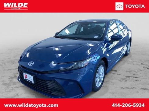 Certified 2025 Toyota Camry LE image 1