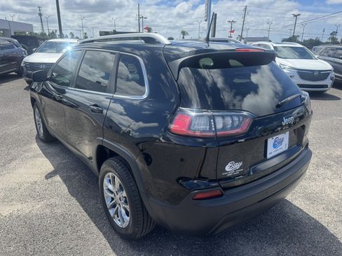 Used 2021 Jeep Cherokee Latitude Plus w/ Sun & Sound Group FWD image 7