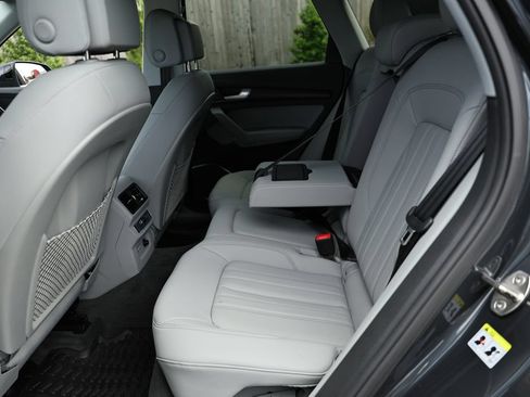 Used 2023 Audi Q5 2.0T Premium w/ Convenience Package AWD/4WD image 23