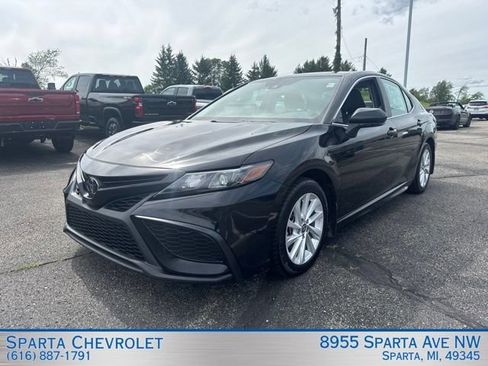 Used 2024 Toyota Camry SE FWD image 7