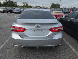 Used 2018 Toyota Camry SE FWD image 2