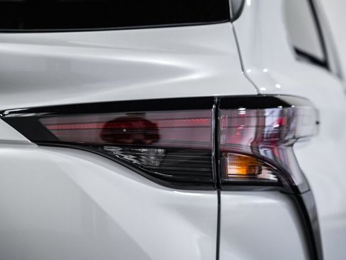 New 2026 Toyota Sienna XLE image 6