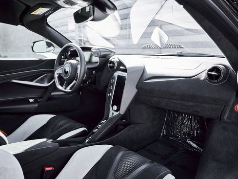 Used 2024 McLaren 750S image 39