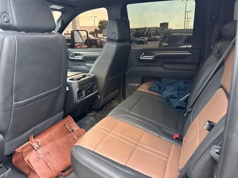 Used 2024 Chevrolet Silverado 2500 High Country w/ High Country Premium Package AWD/4WD image 6