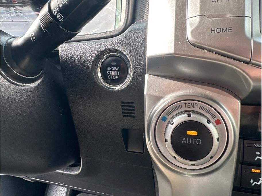 Used 2015 Toyota 4Runner Limited AWD/4WD image 23