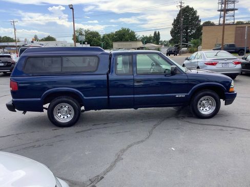 Used 2002 Chevrolet S10 Pickup 2WD Extended Cab w/ Preferred Equipment Group image 13
