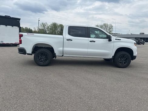 New 2026 Chevrolet Silverado 1500 Custom Trail Boss w/ LPO, Dark Essentials Package AWD/4WD image 8