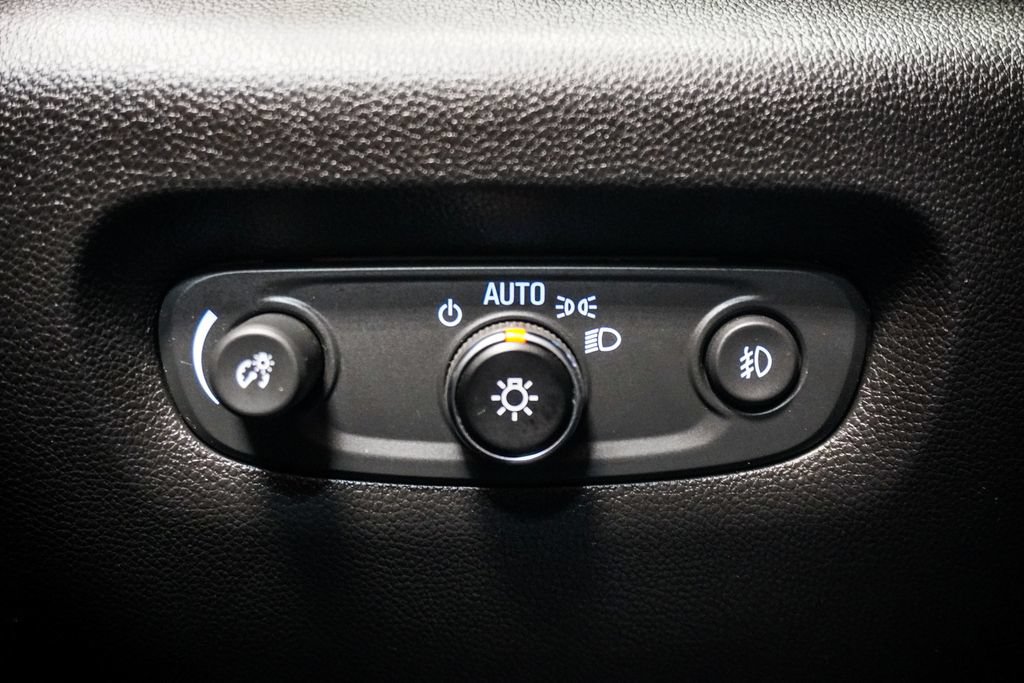 Used 2021 Chevrolet Traverse LT FWD image 22