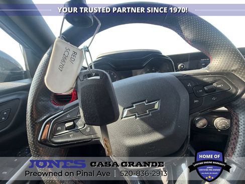 Used 2025 Chevrolet Trax RS w/ Sunroof Package FWD image 23