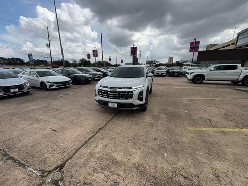 Used 2025 Chevrolet Equinox LT AWD/4WD image 6