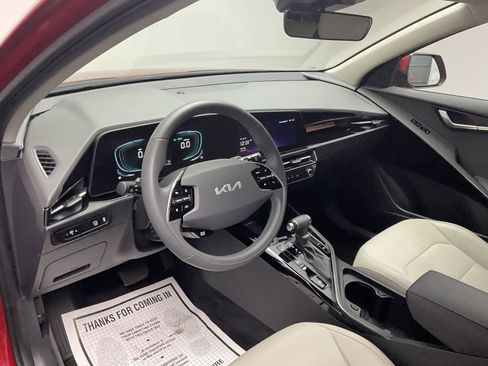 Used 2025 Kia Niro EX FWD image 11