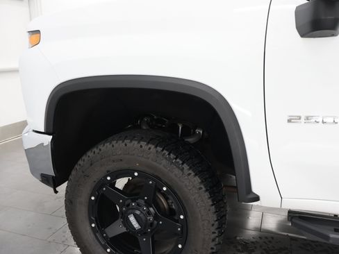 Used 2023 Chevrolet Silverado 2500 LTZ AWD/4WD image 33