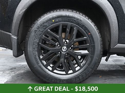 Used 2023 Nissan Rogue S image 17