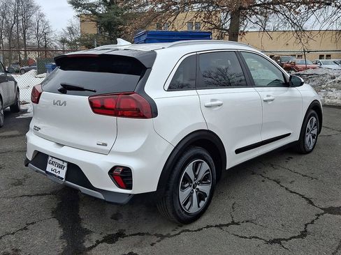 Certified 2022 Kia Niro LX image 7